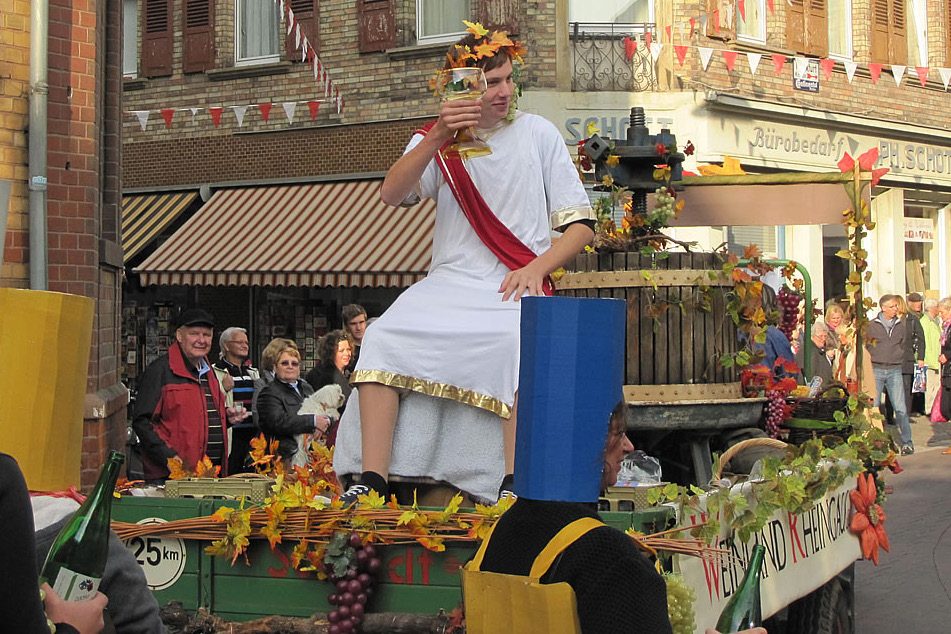 Festumzug beim Weinlesefest „Kappeskerb“ in Eltville am Rhein